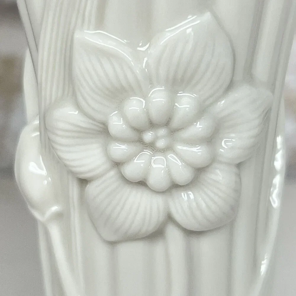 NEW in Box ~LENOX~ Embossed Daffodil Porcelain Vase~Ivory 24K Gold Trim ~VTG COA